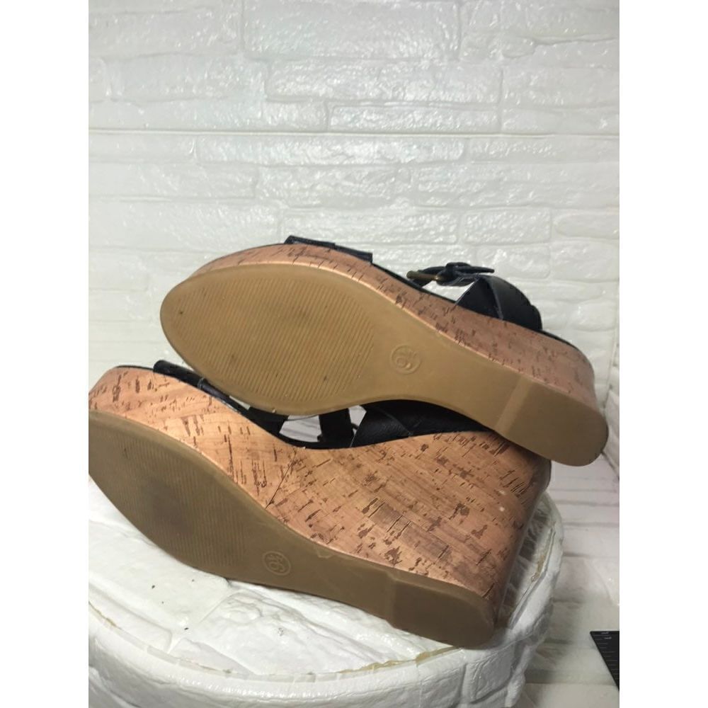 Mossimo Sandals   - Picture 6 of 7